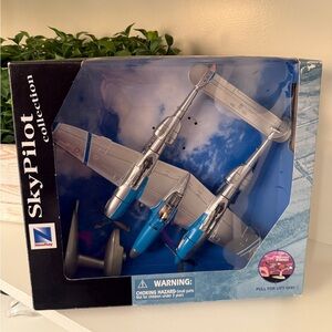 Ray Sky Pilot Collection die-cast model the Lockheed P-38 Lightning w/Box/Stand
